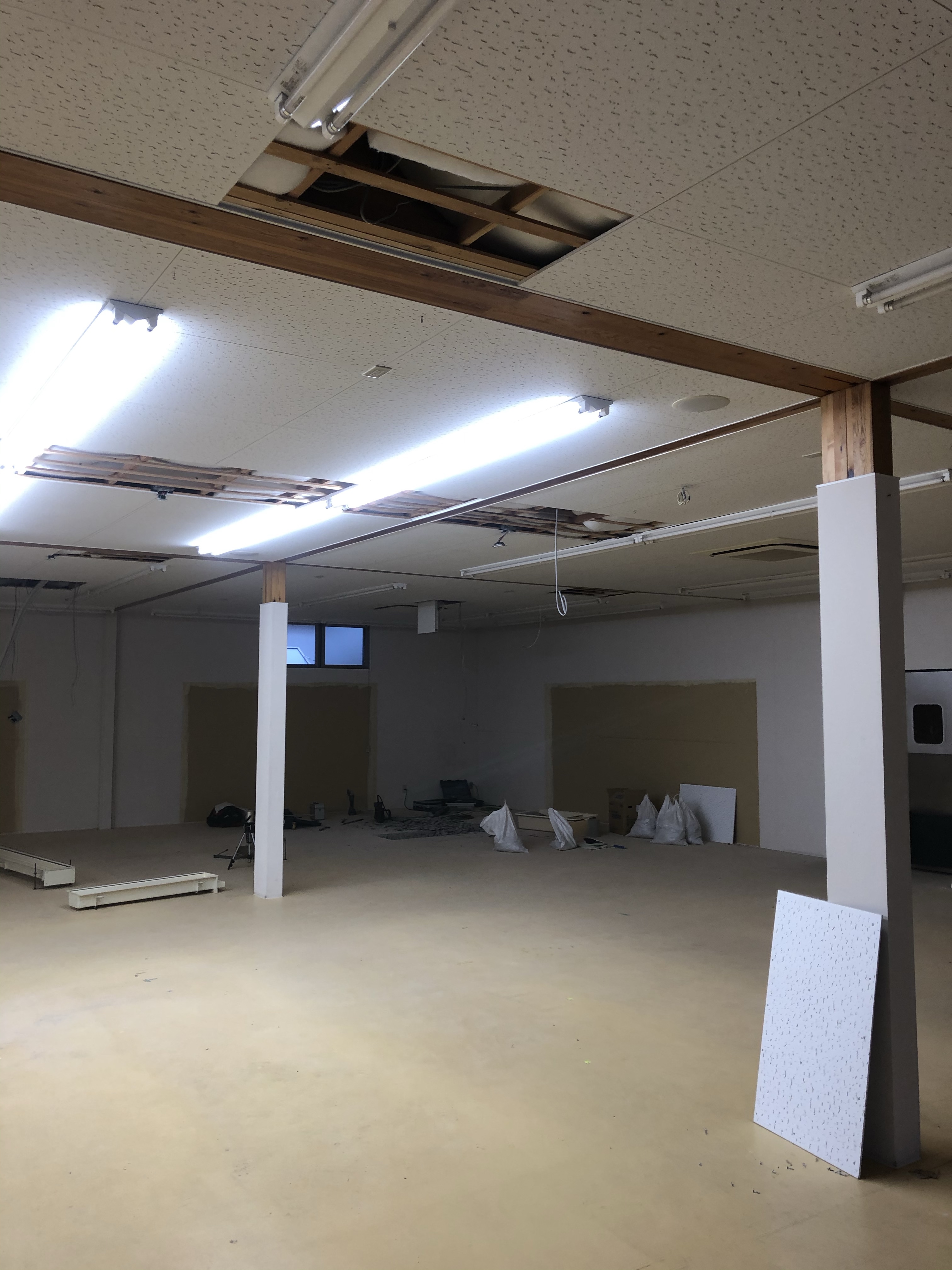 某所電気設備、空調設備、防災設備、給排気設備