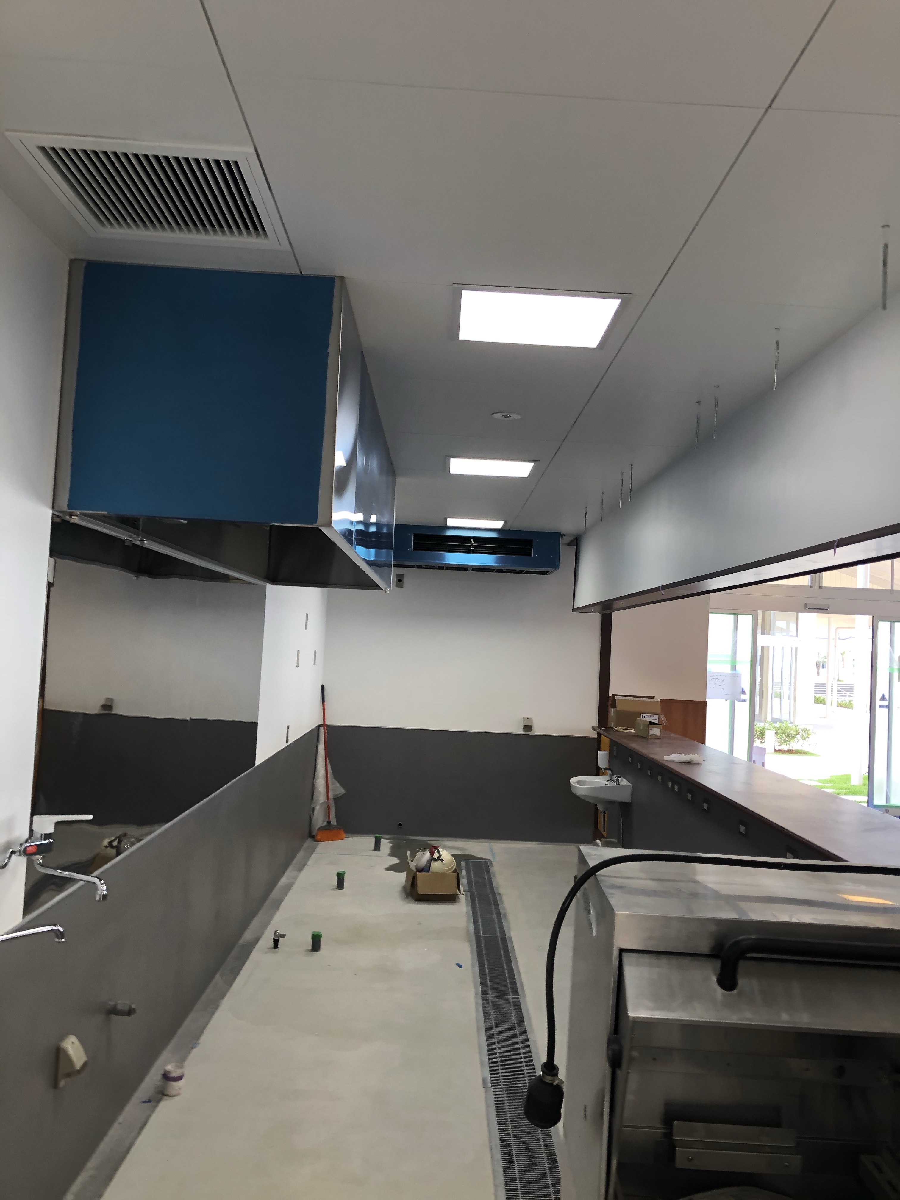 泉南市某所　電気、空調、給排気設備工事